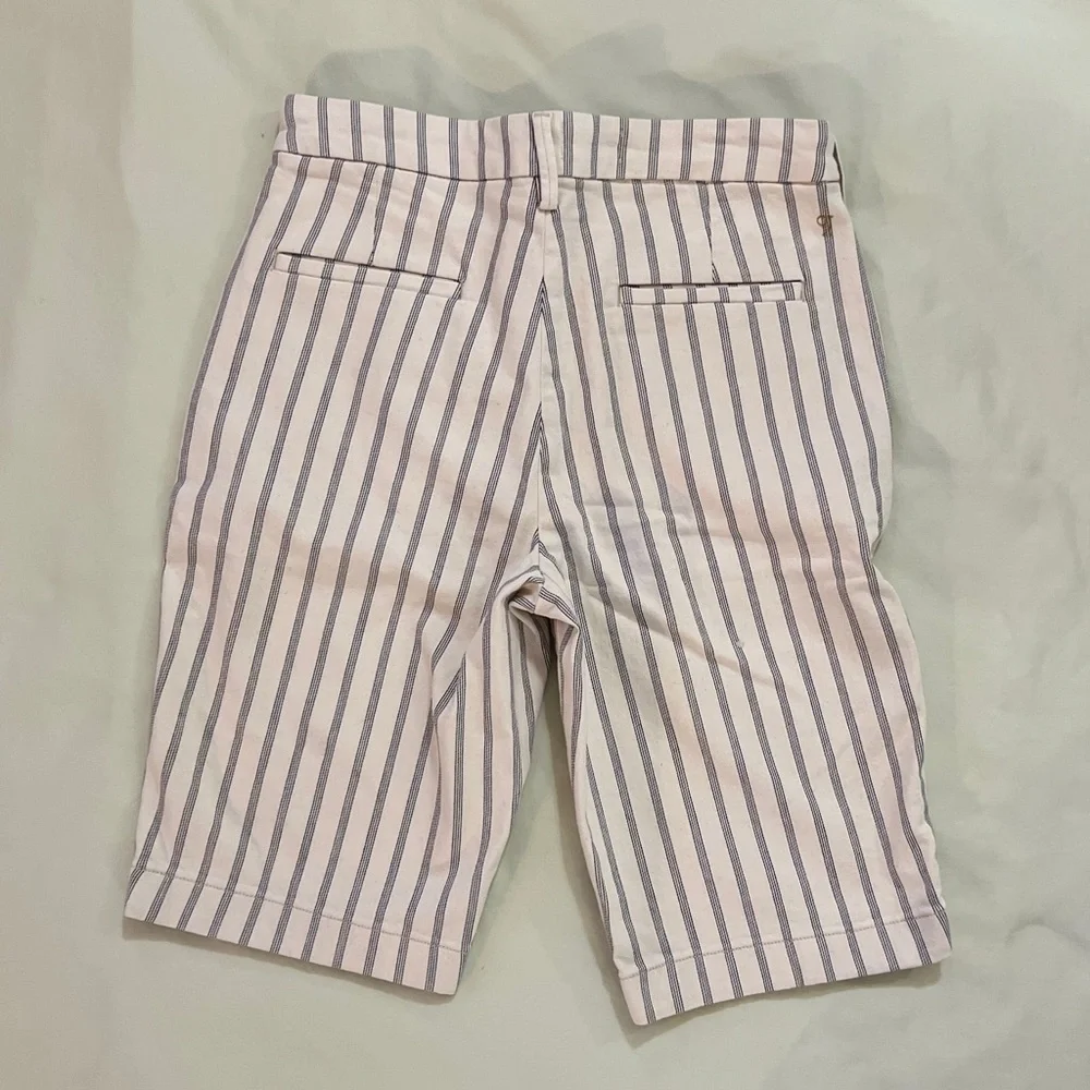 Anthropologie x Pilcro
Size 30 Cream color shorts EUC - Picture 16 of 16